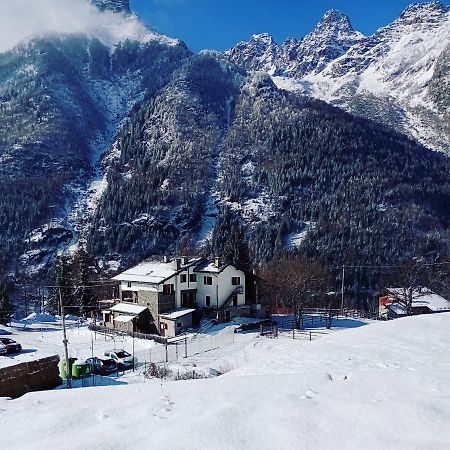 Hotel Sasso Nero Chiesa in Valmalenco Exteriér fotografie