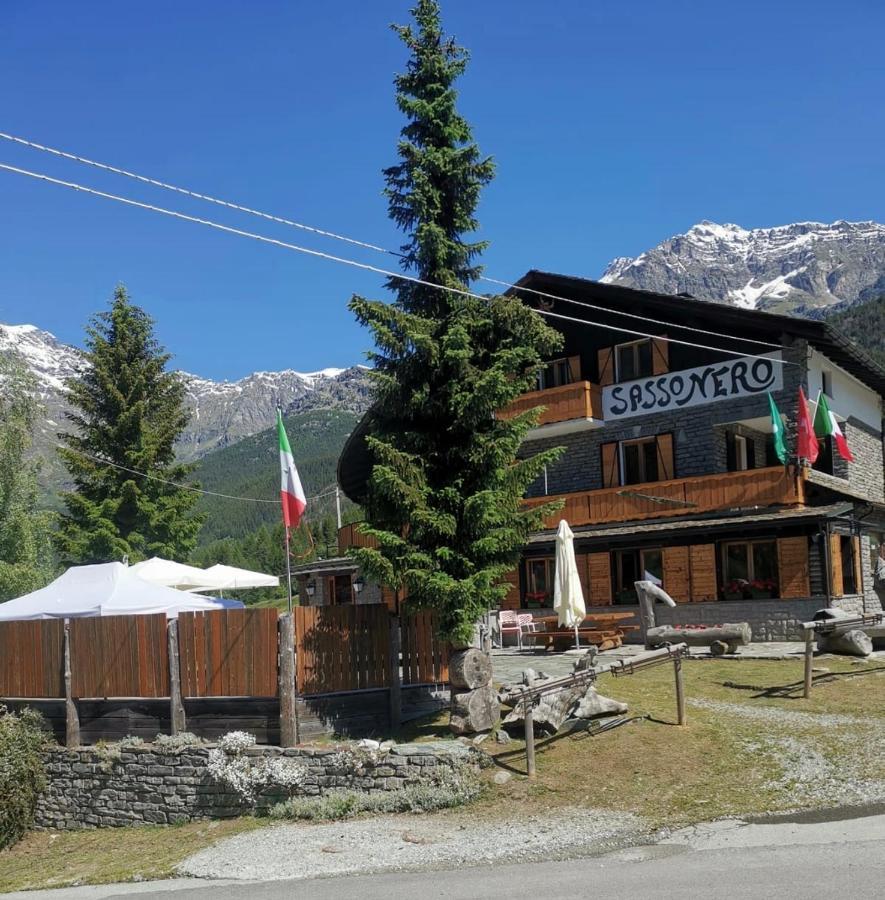 Hotel Sasso Nero Chiesa in Valmalenco Exteriér fotografie