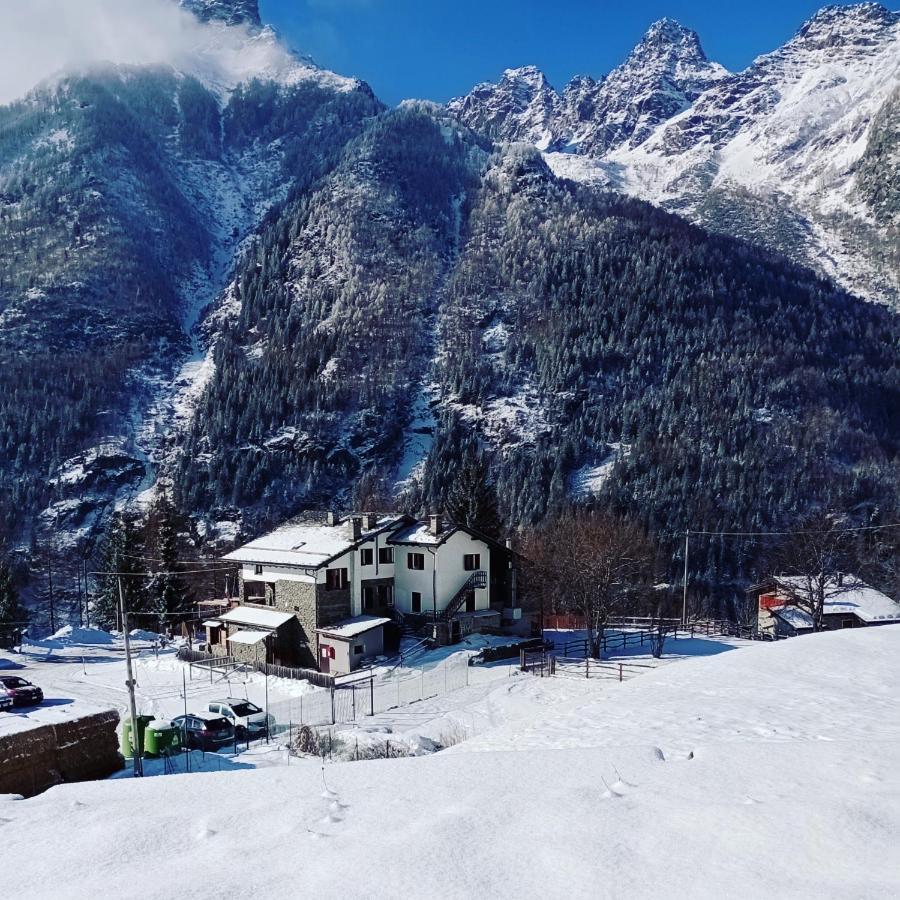 Hotel Sasso Nero Chiesa in Valmalenco Exteriér fotografie