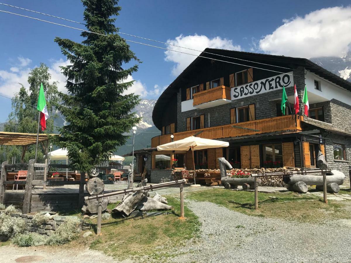 Hotel Sasso Nero Chiesa in Valmalenco Exteriér fotografie